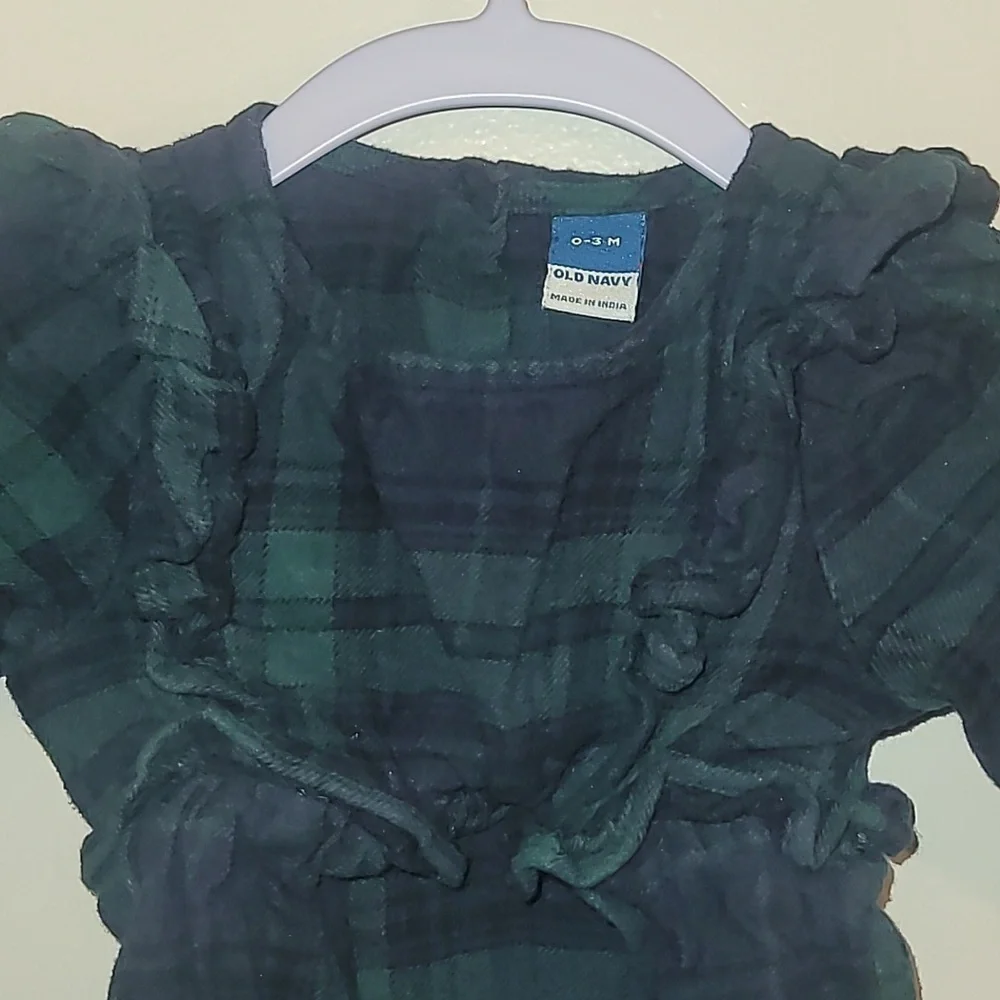 Old Navy baby girls flannel holiday onsie shoulder ruffles green and black LOT G
